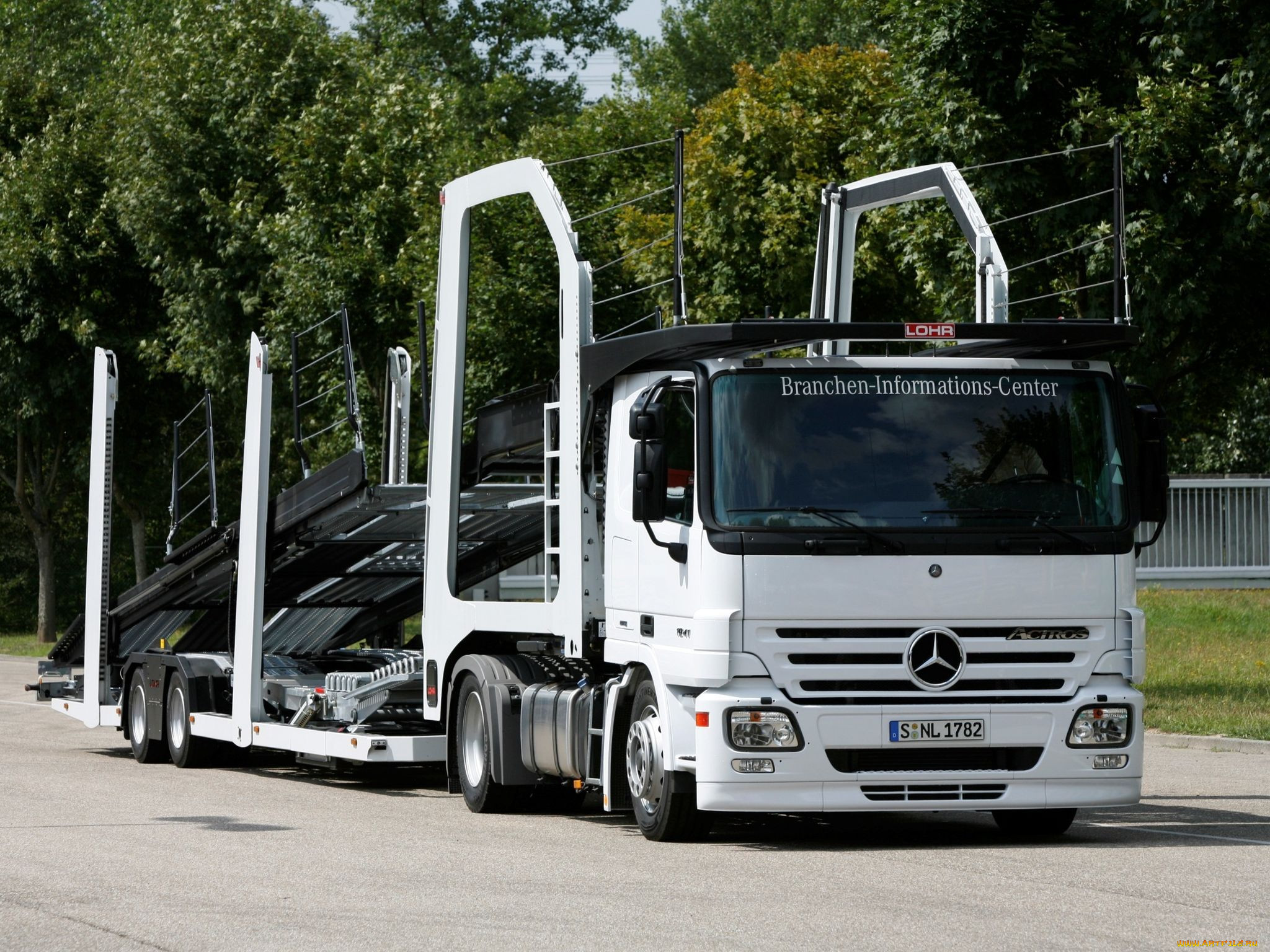 , mercedes, trucks